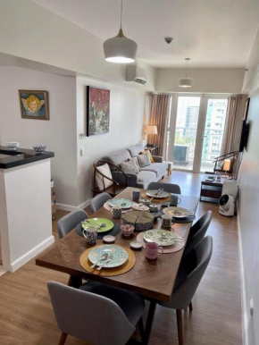 Spacious Stylish Apartment with Two Bedrooms, near Mall